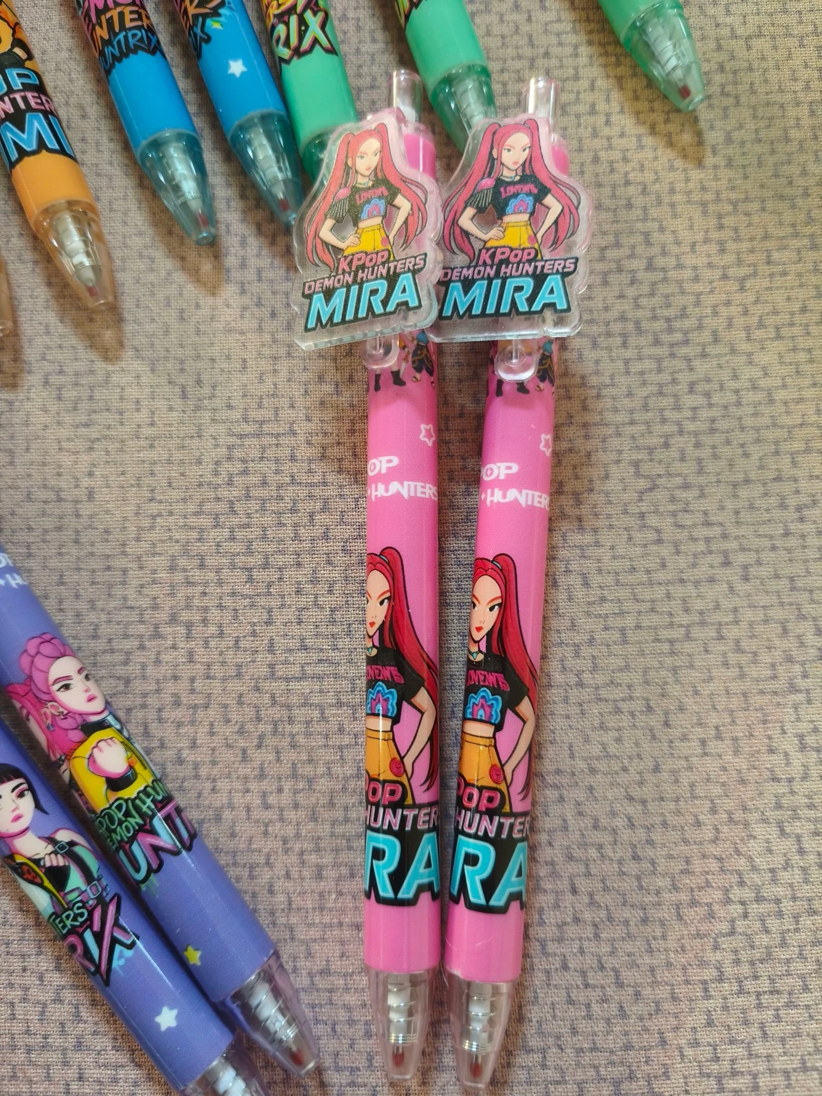Batch 16 KPop Demon Hunters Pens New / Lot 16 Stylos Neufs – photo 2